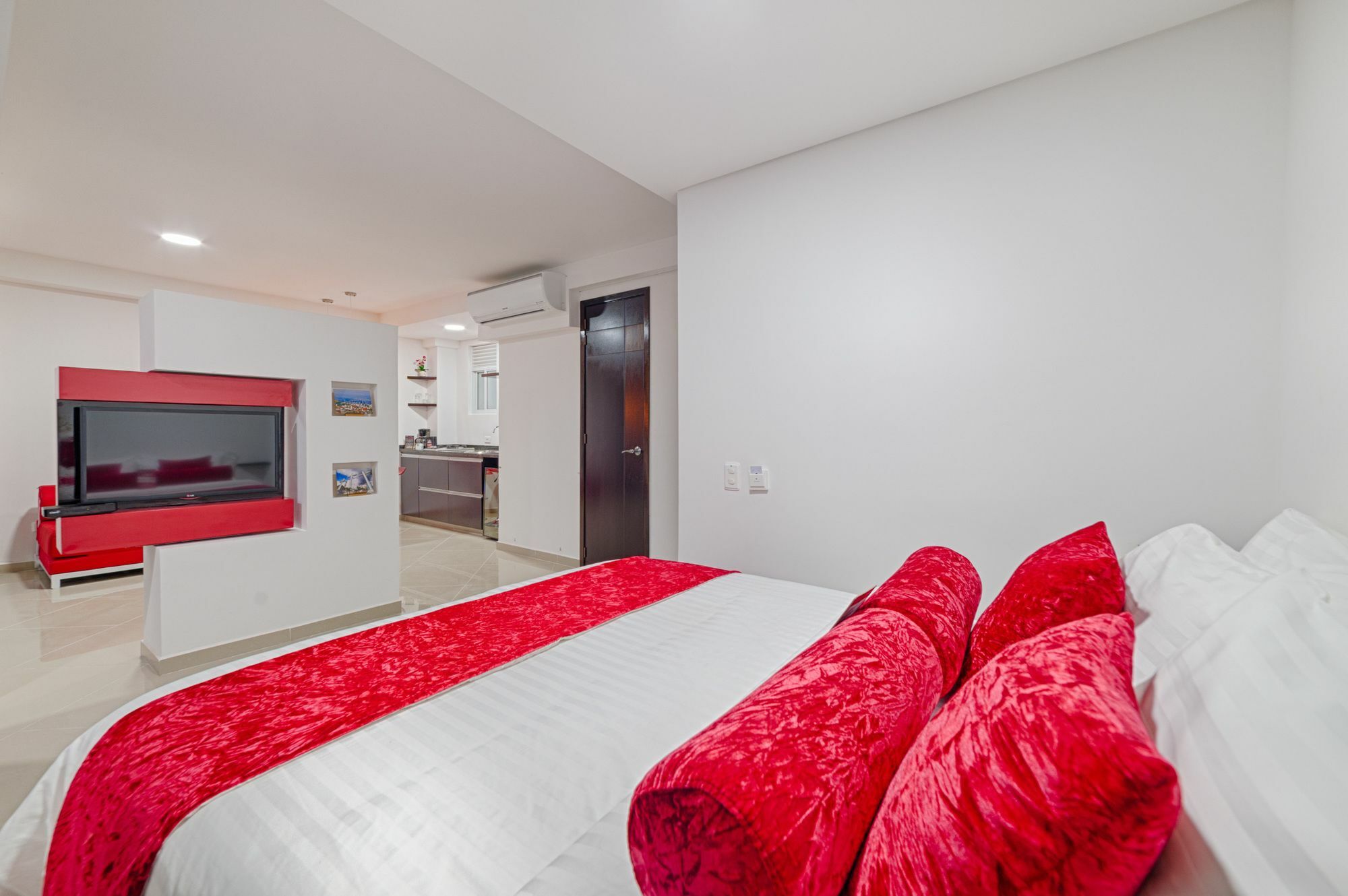 Hotel Piaro In Suites Cali Zewnętrze zdjęcie